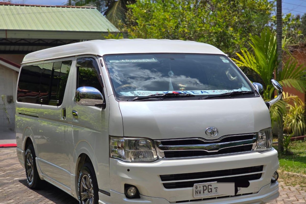 Mini Van – Toyota KDH / Nissan Caravan