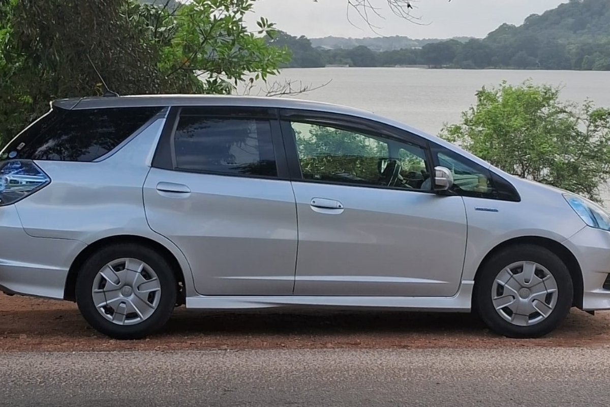Sedan – Honda Fit Shuttle / Toyota Premio / Toyota Axio